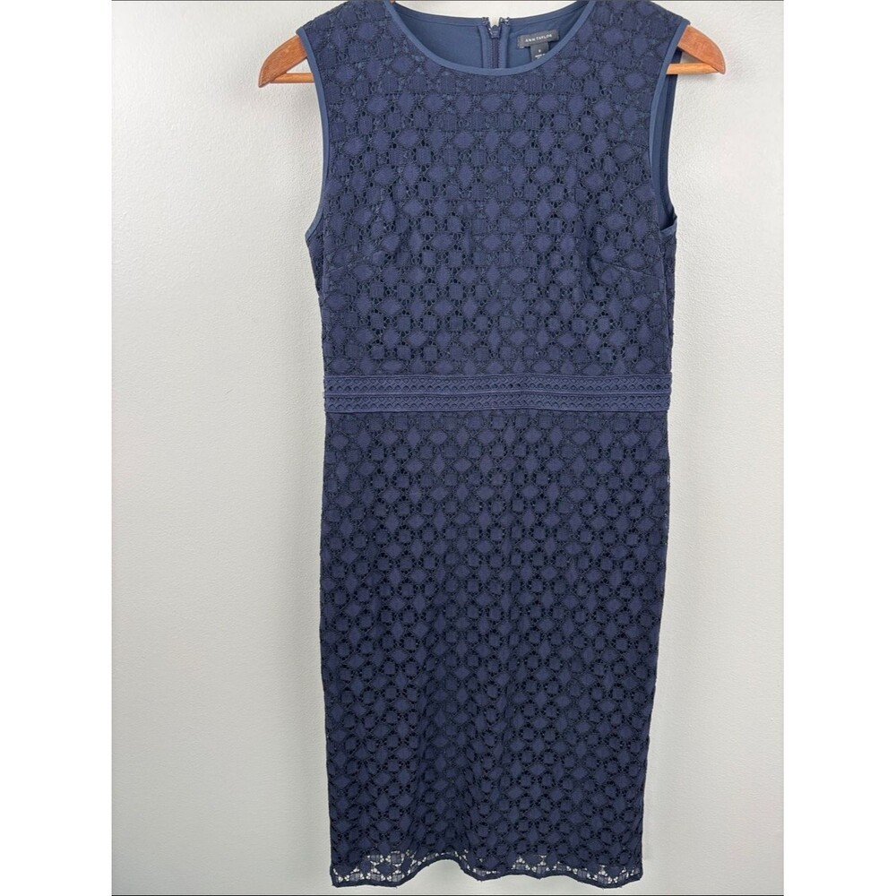 Ann Taylor Navy Sleeveless Lace Midi Dress size 0 28” waist sheath classic
